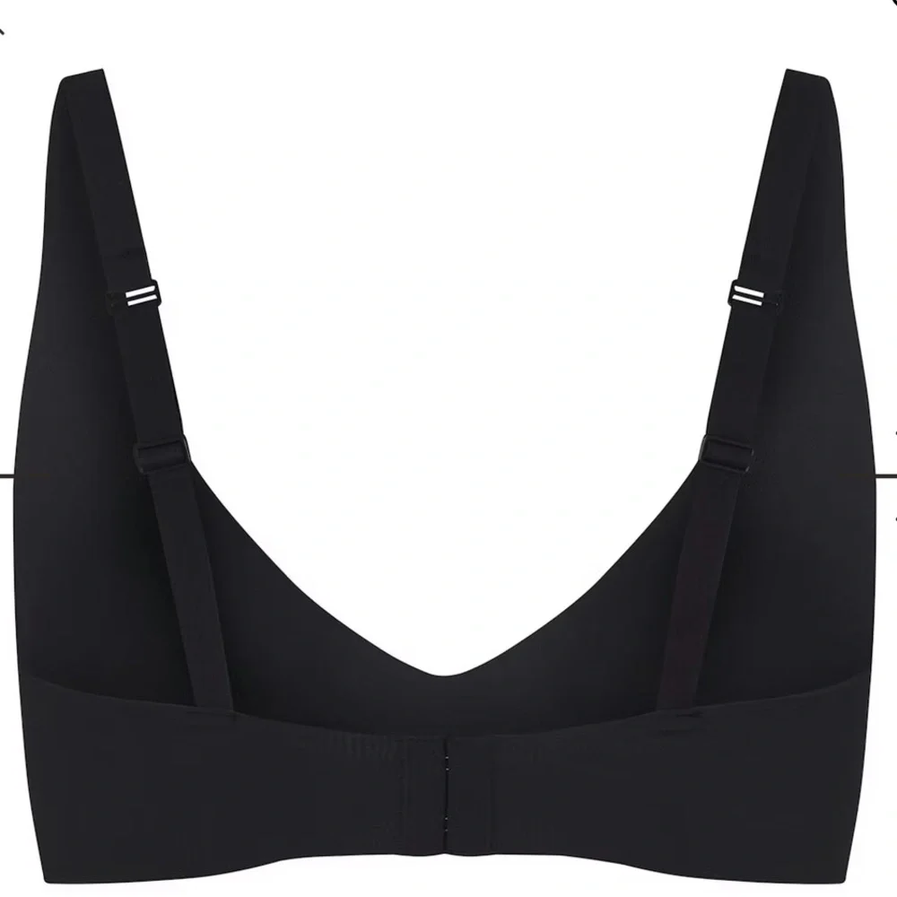 SKIMS‎ Elegant Black V-Neck Bra - Picture 3 of 12